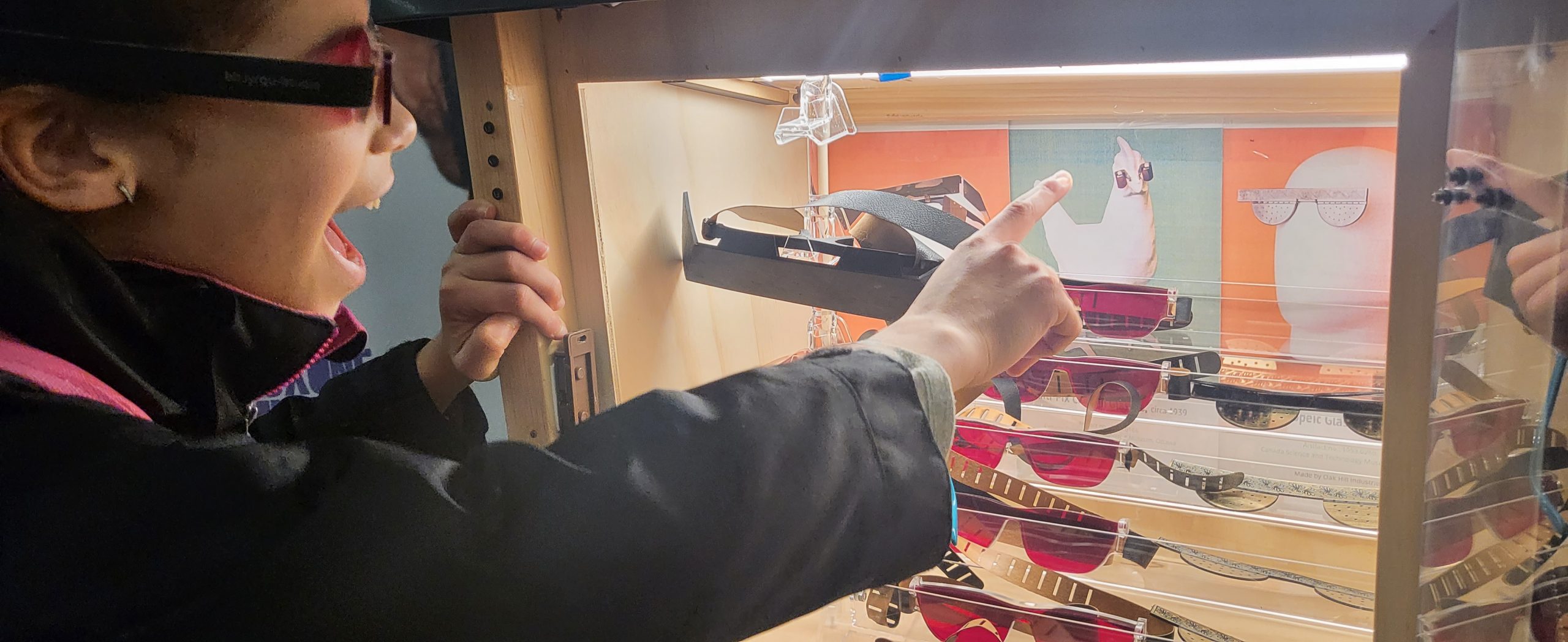 MobileMuseum: Smart, Portable, and Borrowable Museum Displays to Explore Interaction Patterns and Public Engagement